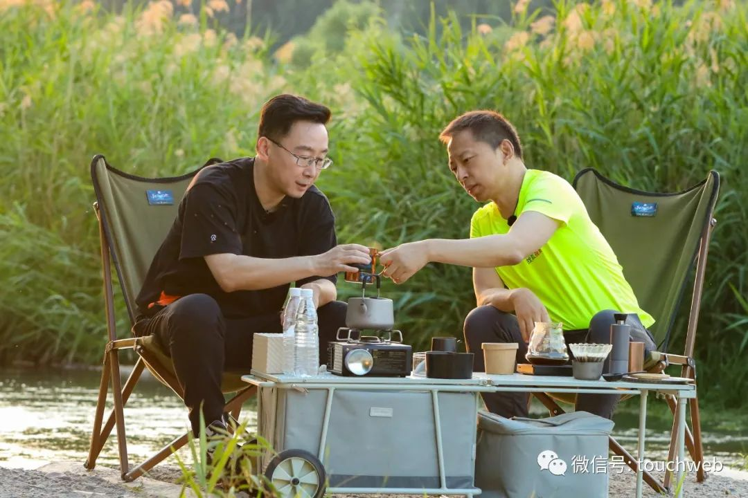 张朝阳陆川谈AI:人才能思考问题 ChatGPT只能完成重复工作