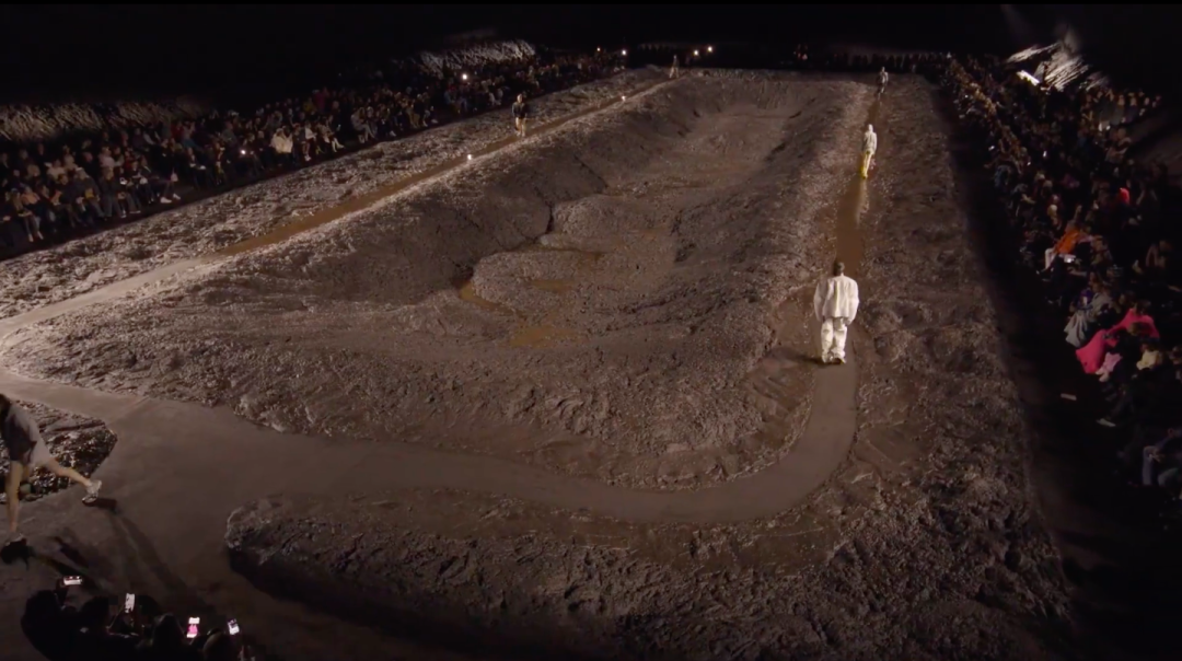 哈利波特AI走秀近1000万播放,巴黎世家为何能靠AIGC破圈?