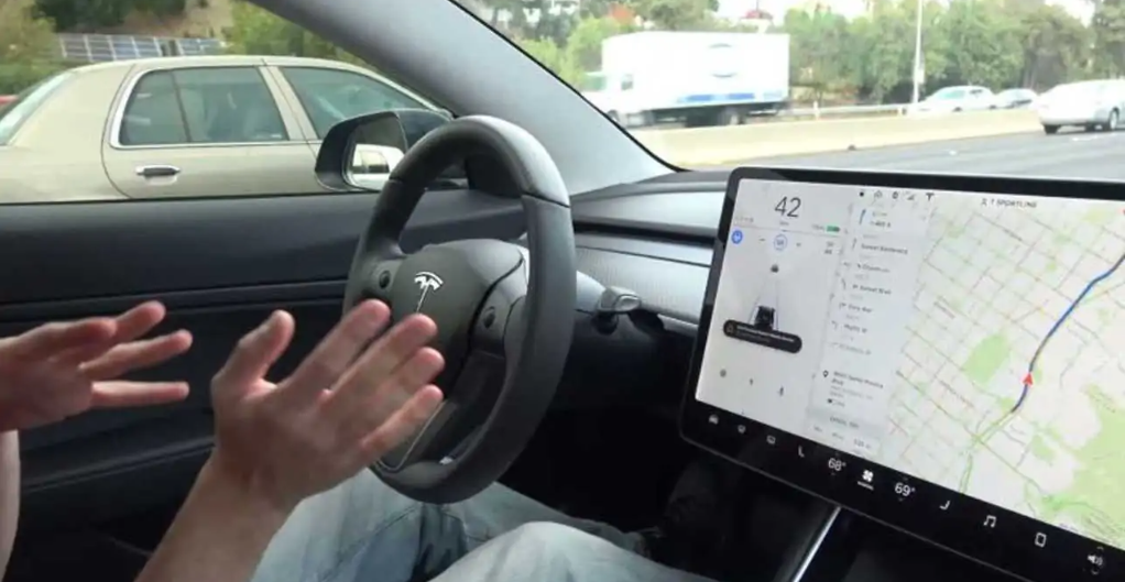 ChatGPT 接入车机,是否急了点?