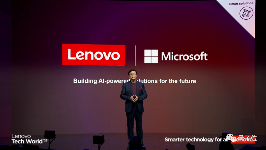 老黄苏妈齐聚现场!芯片巨头围观首款AI PC,联想造