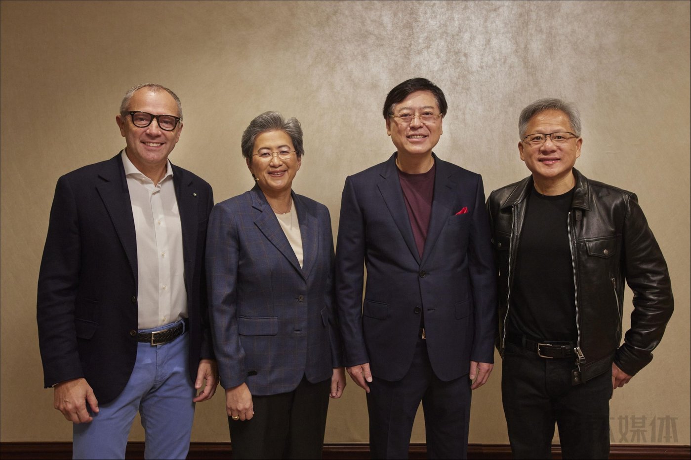 科技巨头们的 AI 战事:微软领先,苹果高通追赶,谷歌一夜蒸发1.22万亿