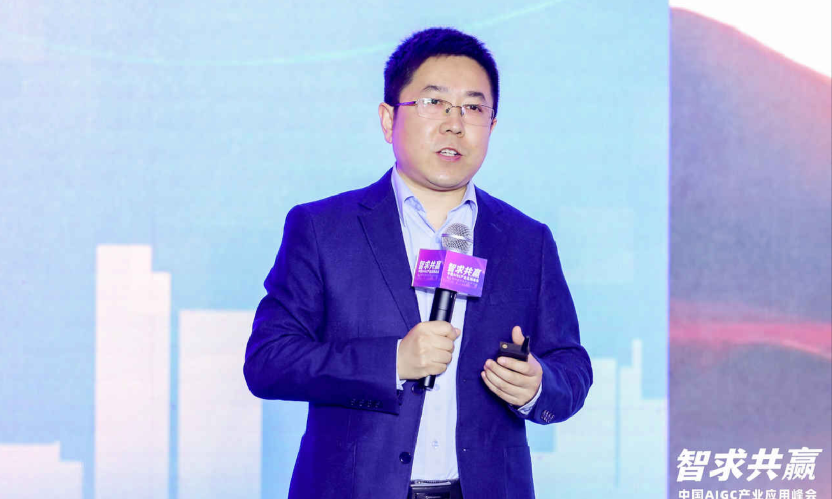 华为李伟：大模型推动 AI 从“作坊式”转向“工业化”丨中国 AIGC 产业应用峰