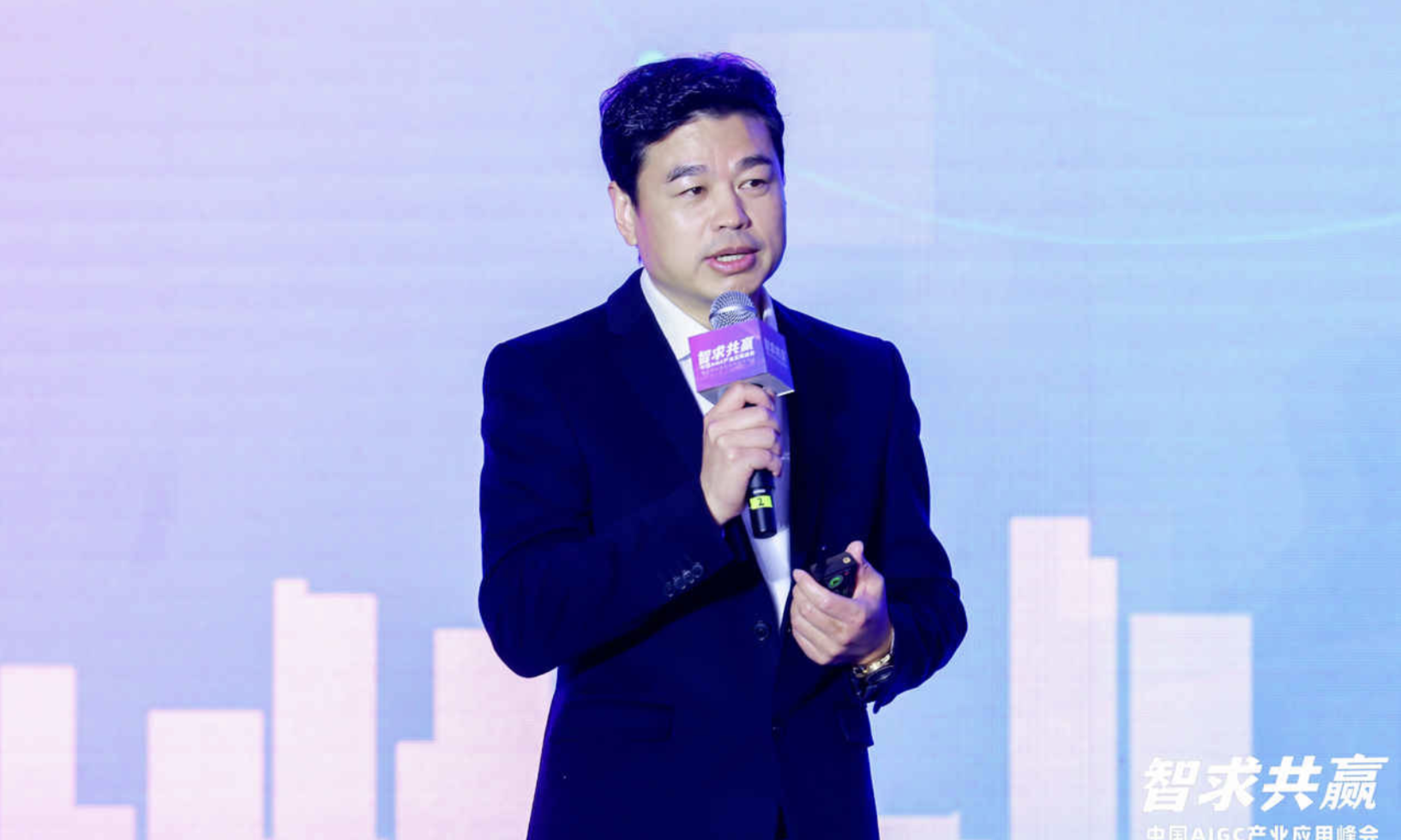 红蜻蜓集团副总裁徐威：AI + 产业的创新融合实现鞋业数智化升级丨中国 AIGC 产