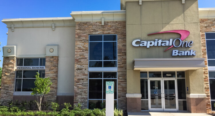 第一资本洽谈收购Discover,加密公司或受益 第一资本洽谈收购Discover,加密公司或受益