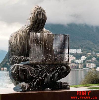 瑞士警方寻回失窃中本聪雕像,中本聪象征为何遭破坏丢湖?